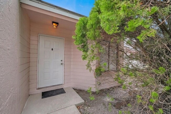 Building Photo - 5864 Strawberry Lakes Cir