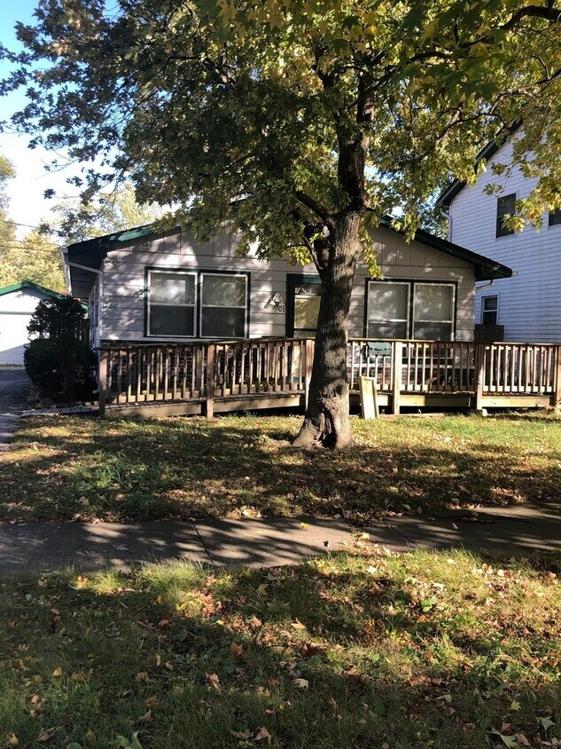 Primary Photo - 3301 Butler Ave