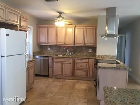 Foto del edificio - 3 br, 2 bath House - 1300 NE 26th Ter