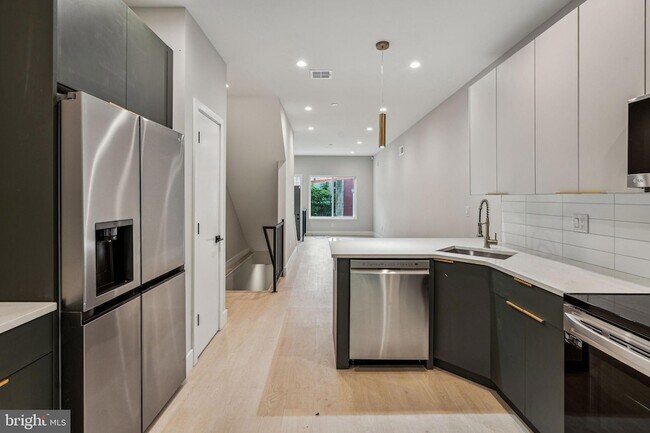 Foto del edificio - 2129 E Monmouth St