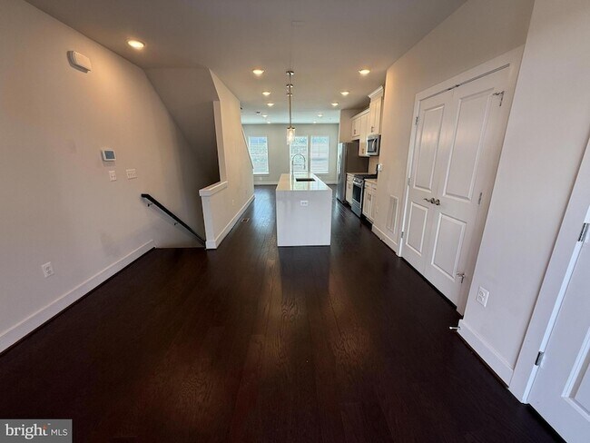 Building Photo - 115 Dickenson Dr