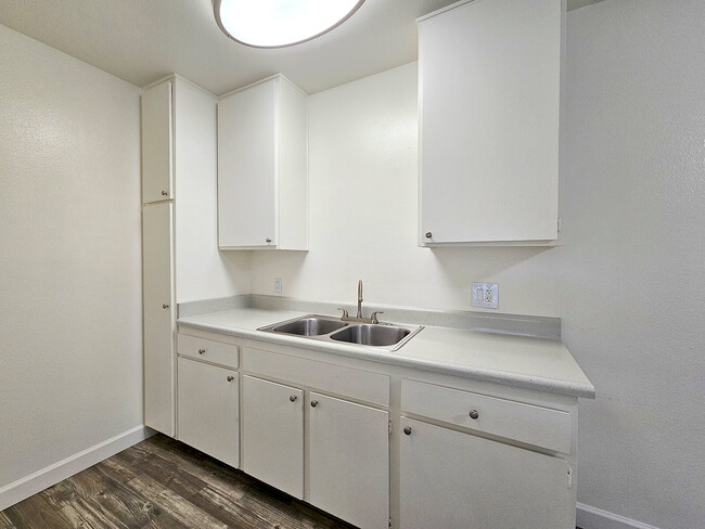 1BR, 1 BA- 728 SF - Parkwood Gardens *$500 Off*
