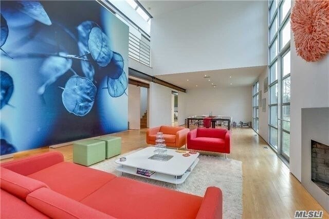 Foto del edificio - 435 Woodbury Rd