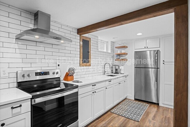 Building Photo - 3870 N Honeysuckle Dr