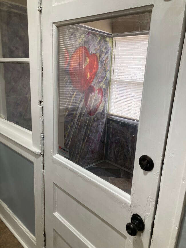 Foto del edificio - 3327 Wyandotte St