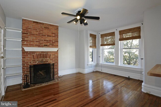 Foto del edificio - 1856 Mintwood Pl NW