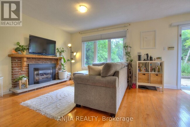 Building Photo - 6 Bellbury Crescent