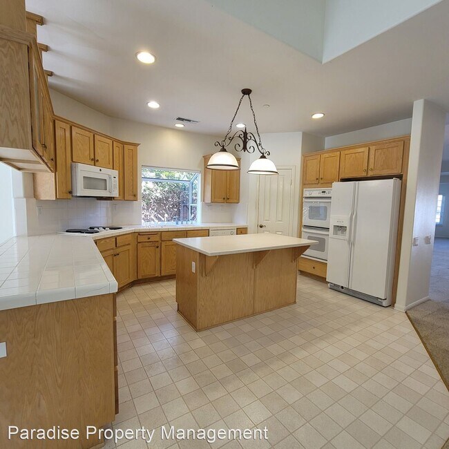 Foto del edificio - 4 br, 3 bath House - 329 Roosevelt Ave.