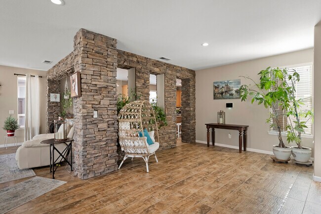 Building Photo - 485 Cicada Ct,