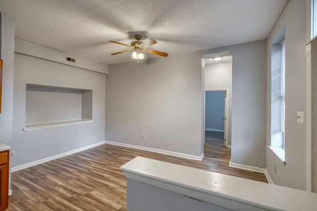 Foto del edificio - 1601 S Hanover St