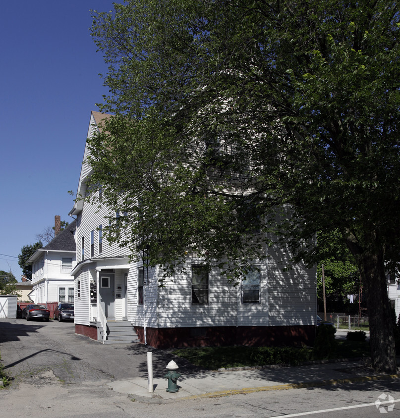 Building Photo - 839 Elmwood Ave