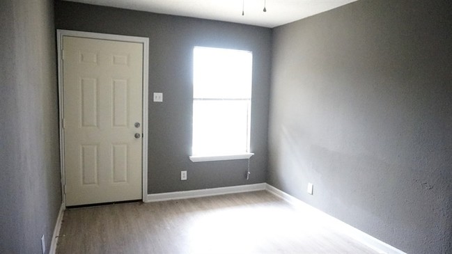 Building Photo - 420 N Gilmer St