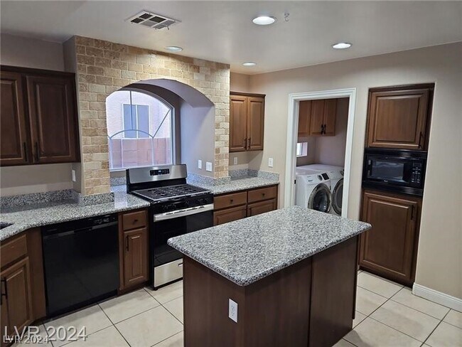 Building Photo - 10990 Fishers Island St
