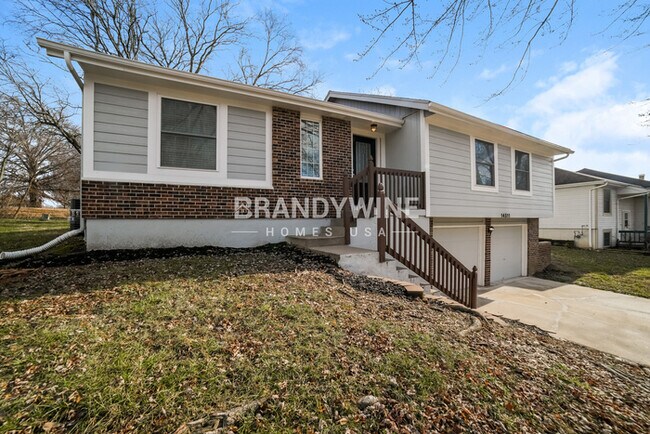 Building Photo - NEW LOWER RENTAL RATE LEASING SPECIAL: Rec...