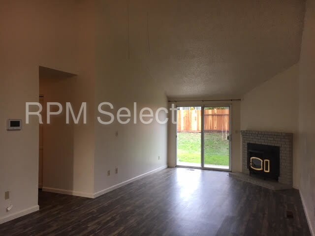 Foto del edificio - 632 Barrington Ct