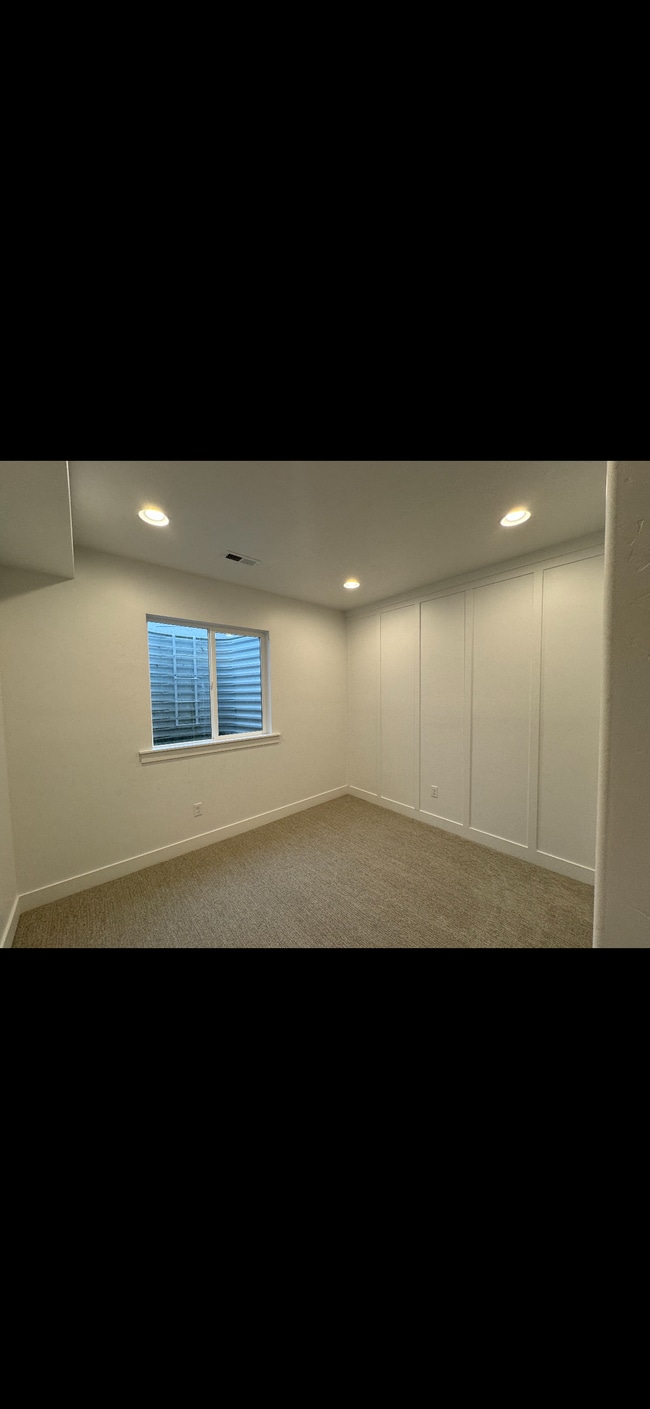 Building Photo - 213 W Sicula Rd