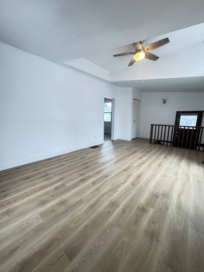 Building Photo - 273 Moffat St