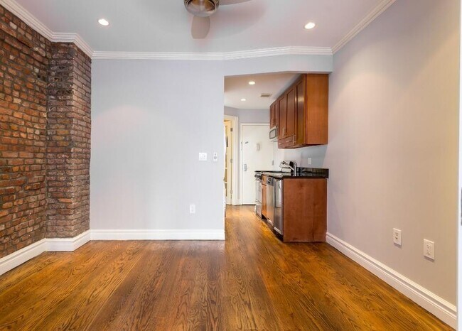 Building Photo - 134 Orchard St