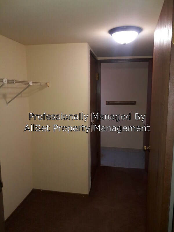 Foto del edificio - 8424 N Servite Dr
