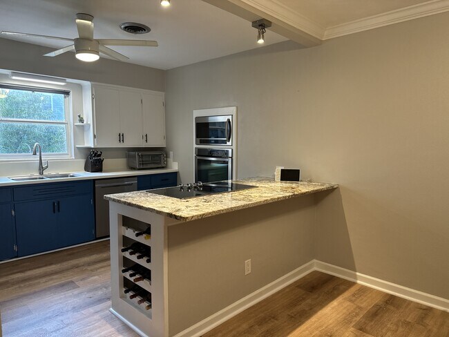 Foto del edificio - 108 S Thornton Ave