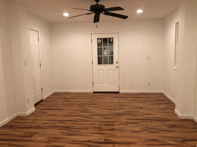 Foto del edificio - 2512 Linwood Ln