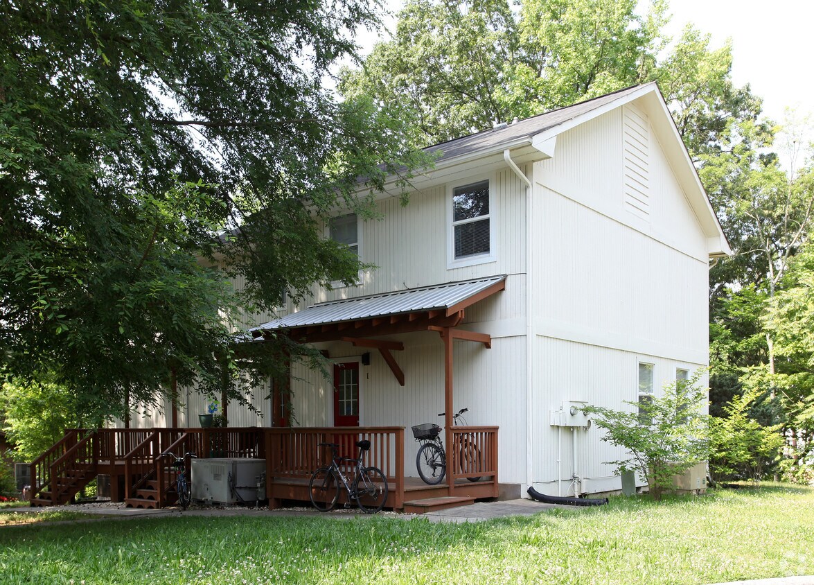 Foto del edificio - McCauley Trail Apartment