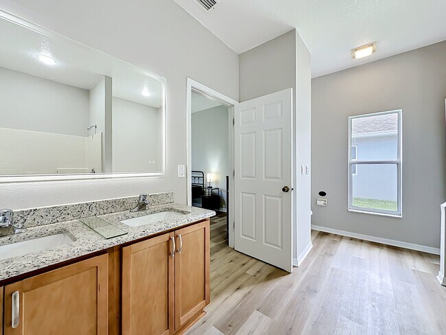 Foto del edificio - 57 Renshaw Dr