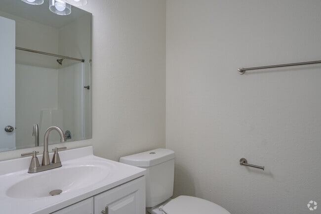 1BR, 1BA - 803SF - Bathroom - Las Casitas