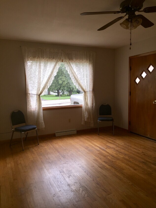 7925 Service St, Masury, OH 44438 House Rental in Masury, OH