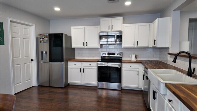 Building Photo - 102 Kendall Cove