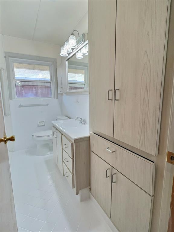 Building Photo - 4715 Libbey Dr