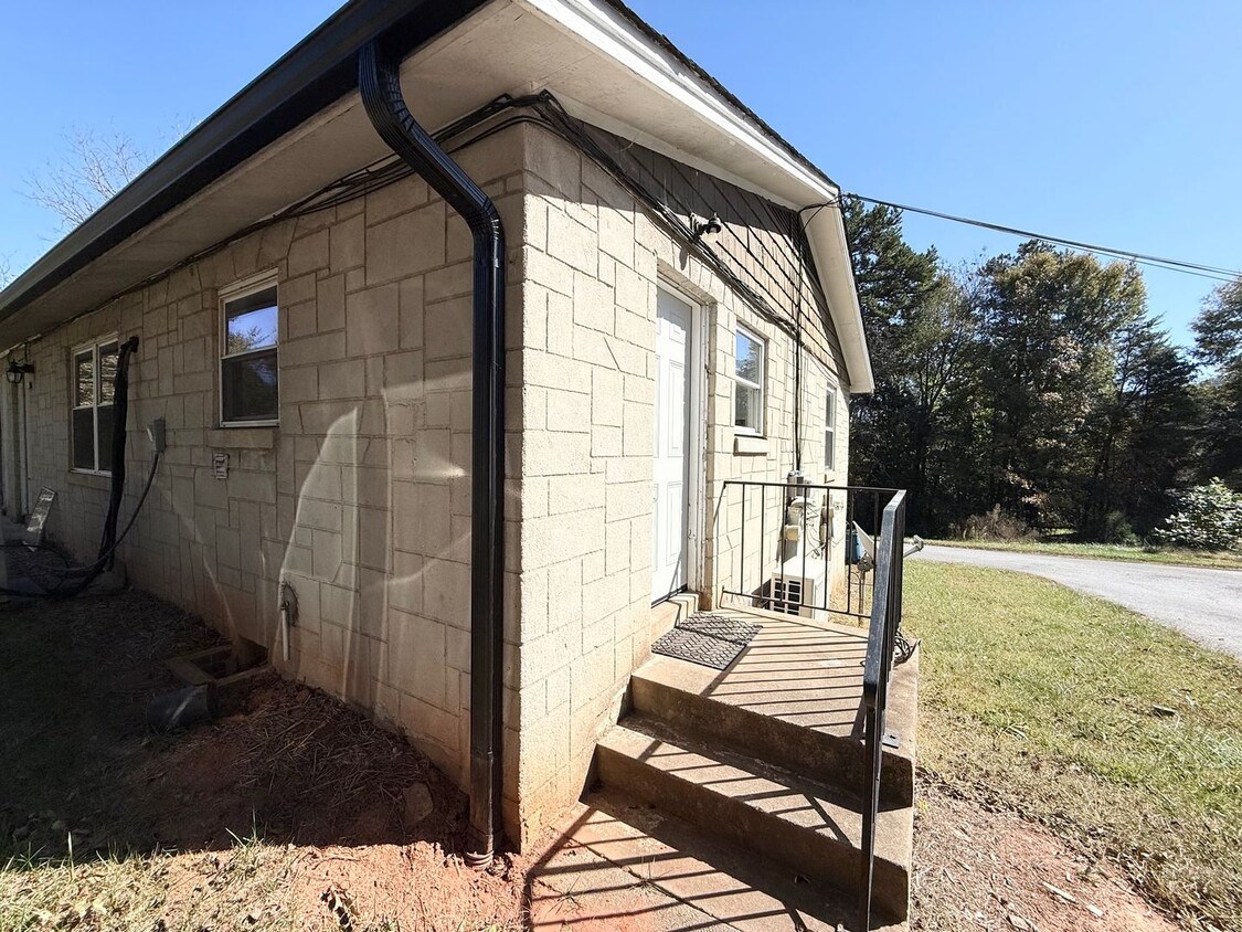 Primary Photo - For Rent – $1,100/month | 2 Bed | 1 Bath