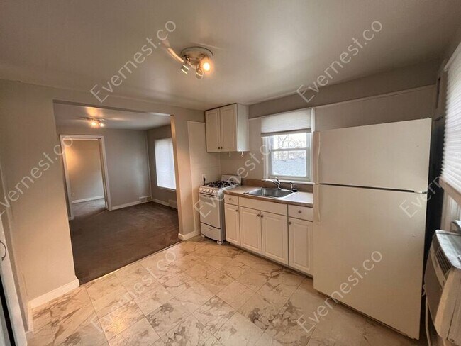 Building Photo - 1529 Silman St