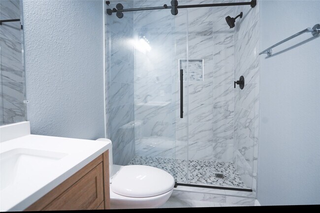 Foto del edificio - 6415 Richland Hills Dr