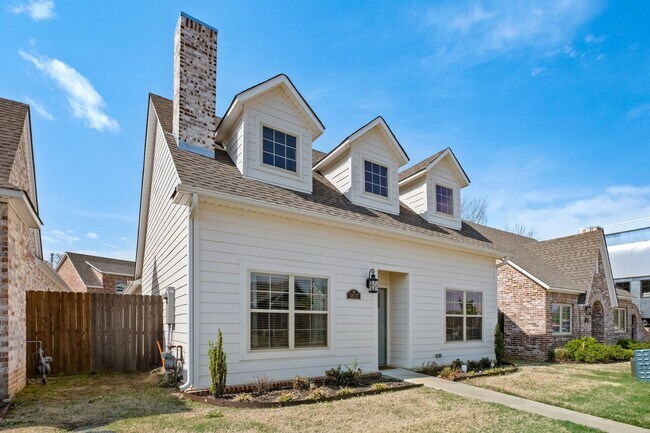Foto del edificio - Charming 3-Bed, 2-Bath Home with Modern Up...