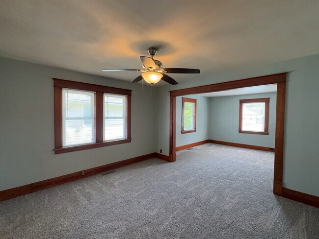 Building Photo - 2125 N Purdum St