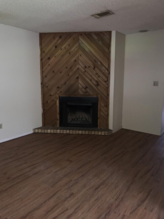 Foto del edificio - 603 Bracewood Cir