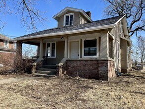 Building Photo - 808 S Randolph St