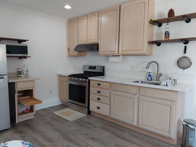 Building Photo - 8247 Seeno Ave