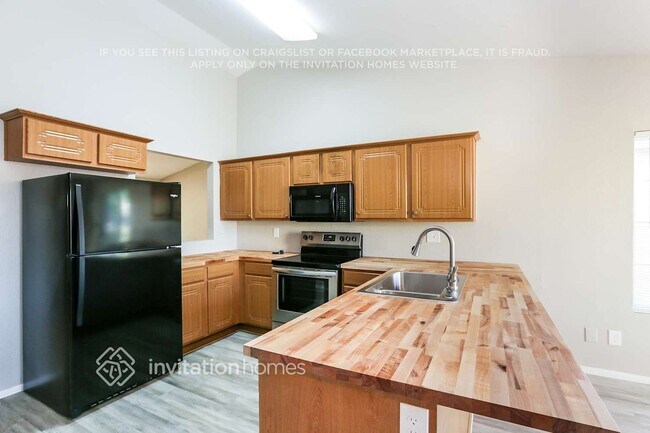 Foto del edificio - 8226 W Larkspur Dr