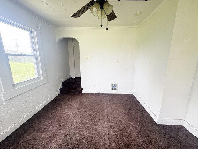 Building Photo - 877 Vankirk St