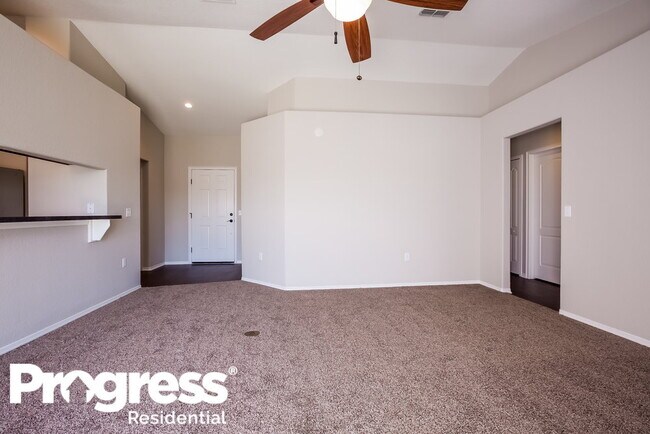 Foto del edificio - 5063 Ashwood Dr