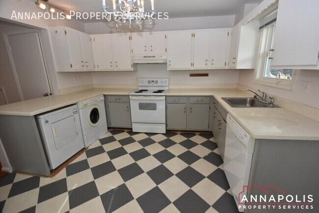 Building Photo - 424 First Street-
