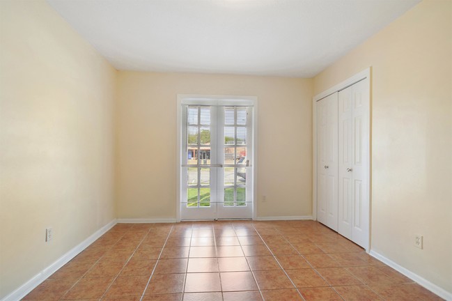 Building Photo - 3250 Kabel Dr