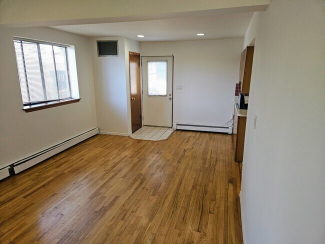 First Floor Entry - 531 Locust Ave
