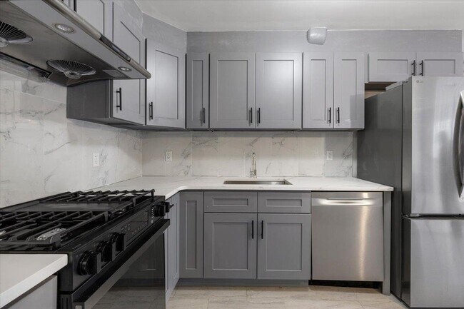 Foto del edificio - 104 Maple Ave