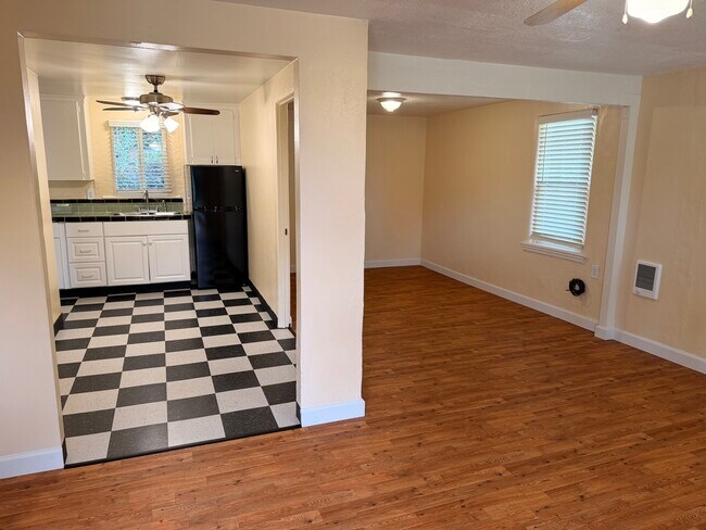 Foto del edificio - 11240 SW Barbur Blvd