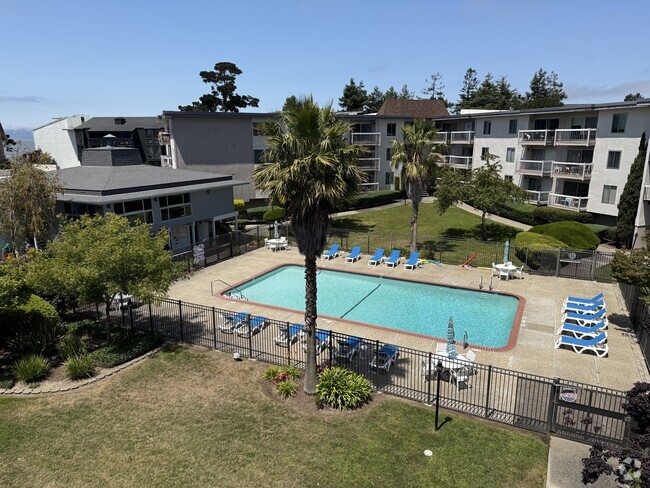 Building Photo - 960 Shorepoint Ct