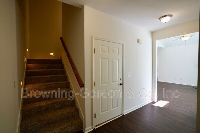 Building Photo - 3400 Love Cir