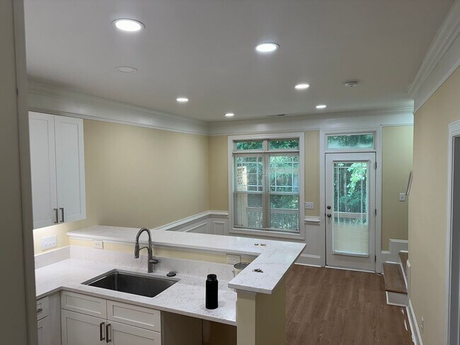 Foto del edificio - 115 Windermere Dr